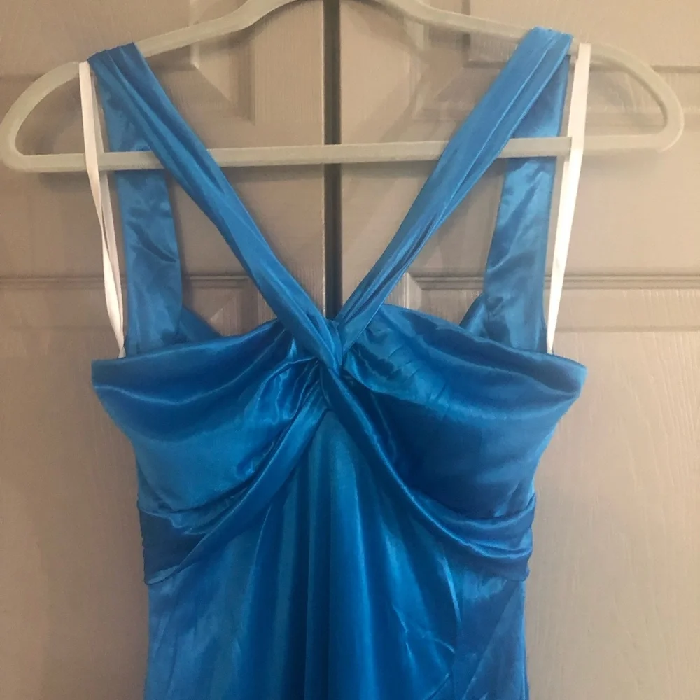 Gorgeous Blue Gown! - Picture 5 of 7